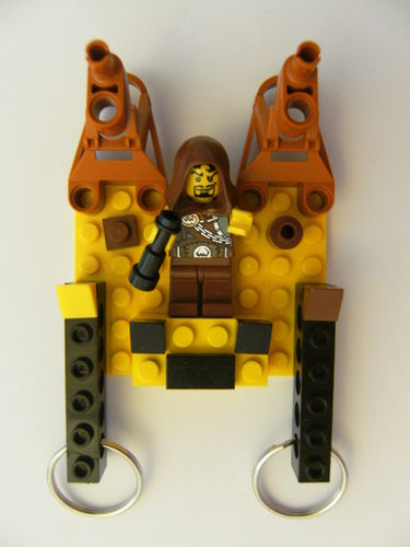 Schlüsselbrett aus Lego Steinen mit 2 Schlüsselanhängern, Räuber