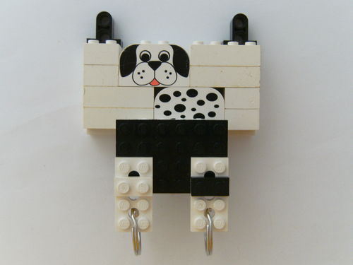 Schlüsselbrett aus Lego Steinen mit 2 Schlüsselanhängern, Hund