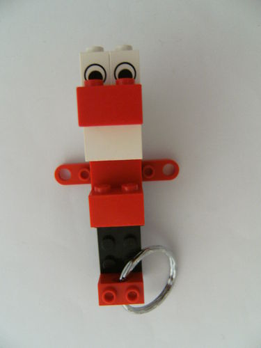 Schlüsselbrett aus Lego Steinen mit 1 Schlüsselanhänger, Storch